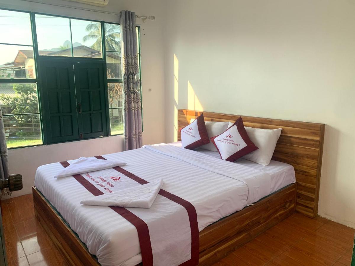 Vang Vieng Lily Backpackers Hostel Buitenkant foto