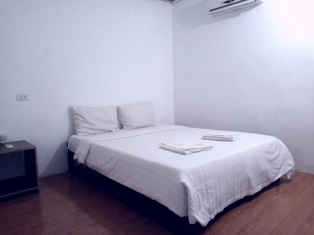 Vang Vieng Lily Backpackers Hostel Buitenkant foto